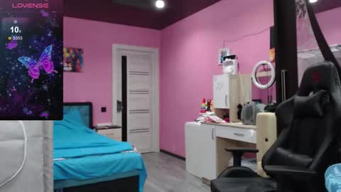 Snapshot of smile_cute_fox chatting on September 29, 2:27 pm smile_cute_fox online show from September 29, 2:27 pm
