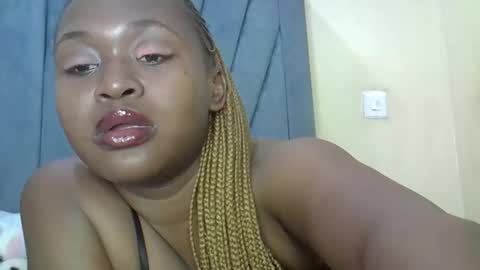 smiley_berry online show from September 28, 10:52 pm