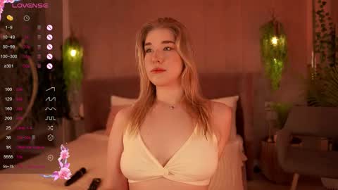 Mia online show from September 12, 5:09 am