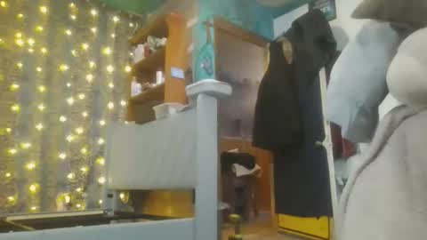 Smokie Cumbull online show from January 1, 5:11 am