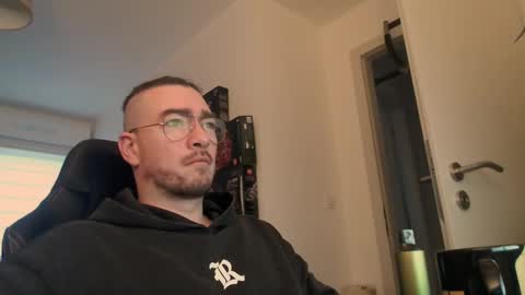 AllDayIDream online show from December 5, 7:21 am