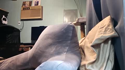 Snackyyyy online show from April 14, 12:58 am