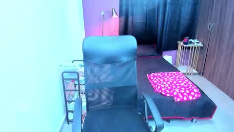 snak_master1 online show from January 12, 11:56 pm