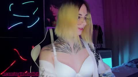 Reeginaaaaa online show from October 18, 9:52 pm