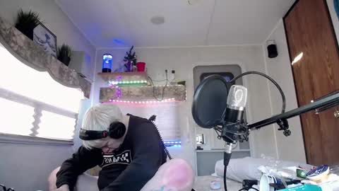 Viiscount  Snarfle Von Snarfenberg online show from February 27, 6:20 pm