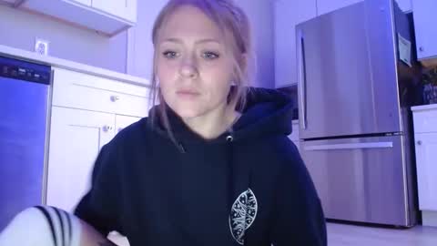 sneakyalicek online show from February 27, 8:56 pm