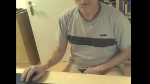 Snapshot of sneaxfreund chatting on February 25, 11:59 pm sneaxfreund online show from February 25, 11:59 pm