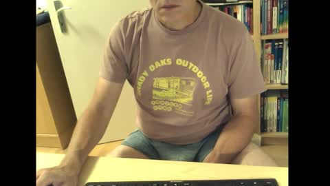 Snapshot of sneaxfreund chatting on September 17, 9:29 pm sneaxfreund online show from September 17, 9:29 pm