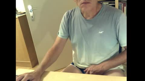 Snapshot of sneaxfreund chatting on October 12, 10:44 pm sneaxfreund online show from October 12, 10:44 pm