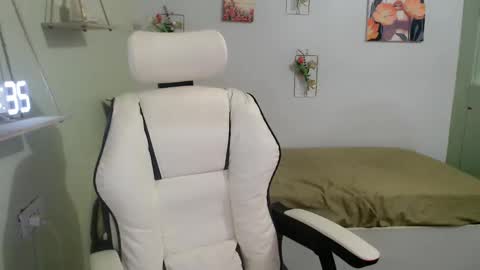 snow_2000 online show from December 21, 8:28 am