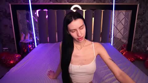 snow_whiteeex online show from February 12, 7:01 am