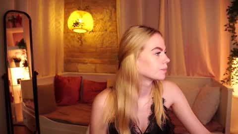 Snapshot of snowbarbieee chatting on October 7, 9:16 am Hanna online show from October 7, 9:16 am