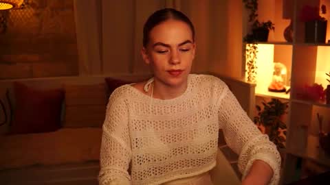 Snapshot of snowbarbieee chatting on December 18, 6:46 pm Hanna online show from December 18, 6:46 pm