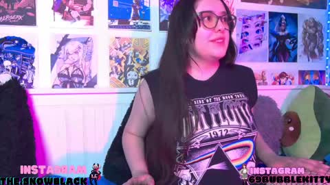 Snapshot of snowblack_ chatting on March 10, 2:37 pm Snow and Bubble online show from March 10, 2:37 pm