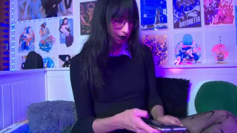 Snapshot of snowblack_ chatting on February 16, 10:21 pm Snow and Bubble online show from February 16, 10:21 pm
