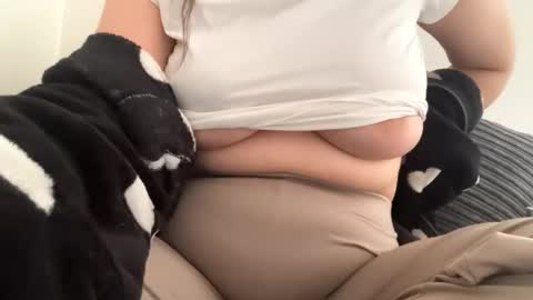 snowbunnyamy online show from April 21, 11:28 am