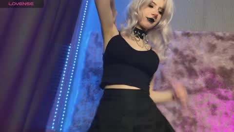 snowy_alice online show from April 14, 5:38 pm