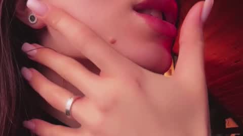 S online show from December 19, 7:53 pm