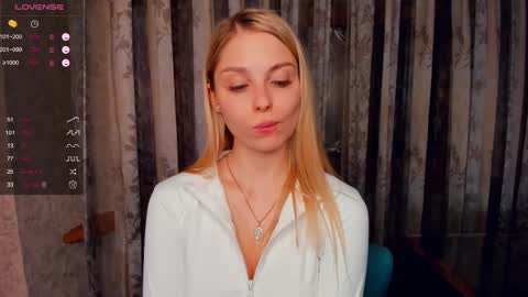 Snapshot of so__sweet chatting on March 8, 9:51 pm Alice - Birthday Girl online show from March 8, 9:51 pm