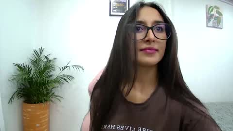 Snapshot of soffi_rousel_ chatting on February 11, 5:18 pm soffi_rousel_ online show from February 11, 5:18 pm
