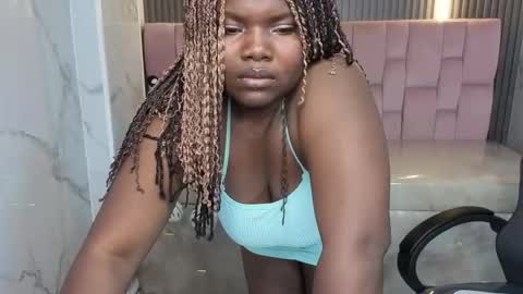 Snapshot of soffia_b chatting on October 14, 2:58 am soffia_b online show from October 14, 2:58 am
