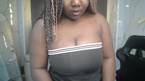 Snapshot of soffia_b chatting on October 2, 3:38 am soffia_b online show from October 2, 3:38 am