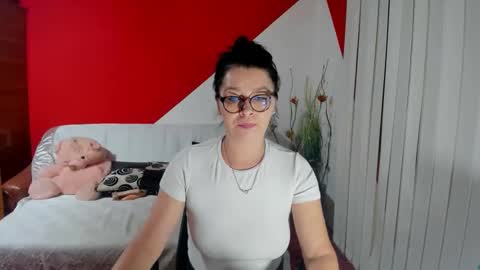 Snapshot of soffy_skye chatting on September 18, 5:22 am Soffy online show from September 18, 5:22 am