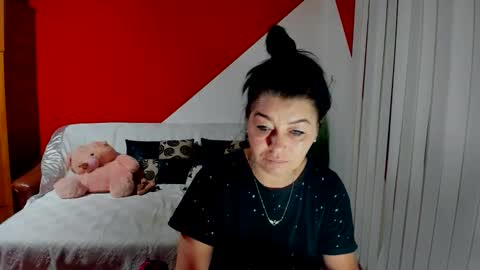 Snapshot of soffy_skye chatting on September 28, 5:27 am Soffy online show from September 28, 5:27 am