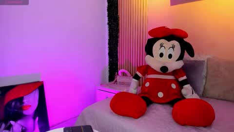 sofi_cuttie online show from December 14, 3:57 am