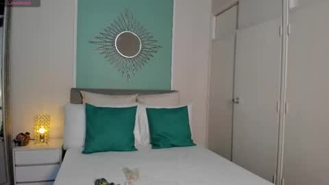 Sofi  online show from November 12, 9:28 pm