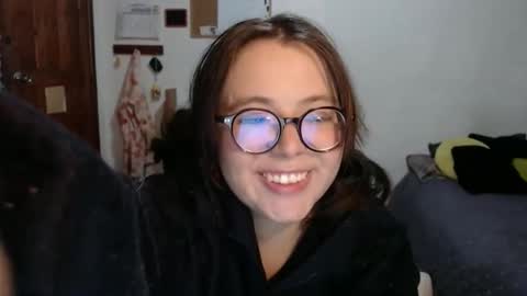 Sofi Lynch online show from March 27, 4:40 am