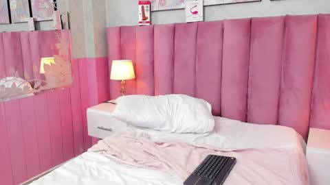 Snapshot of sofi_naughty18 chatting on September 17, 8:45 pm online show from September 17, 8:45 pm