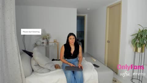 sofia_rivers_ online show from January 19, 2:43 am