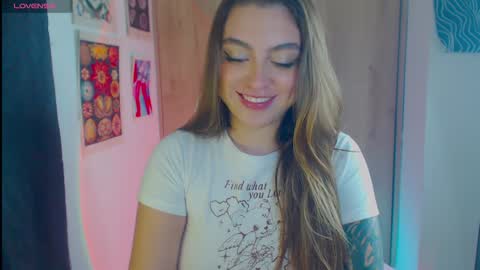 Snapshot of sofiacarti_ chatting on December 3, 4:53 am online show from December 3, 4:53 am