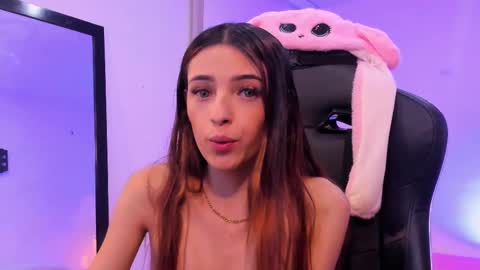Snapshot of sofiarouge_ chatting on September 11, 12:12 am Sofia Help me reach 5K followers online show from September 11, 12:12 am