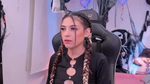 Snapshot of sofiarouge_ chatting on October 16, 8:29 pm Sofia Help me reach 5K followers online show from October 16, 8:29 pm