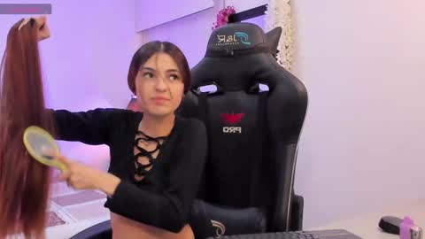Snapshot of sofiarouge_ chatting on February 25, 8:00 pm Sofia Help me reach 5K followers online show from February 25, 8:00 pm