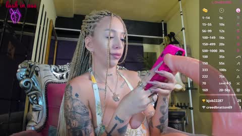 Snapshot of sofiequeen_ chatting on September 22, 4:27 am IG bar bieroyal online show from September 22, 4:27 am