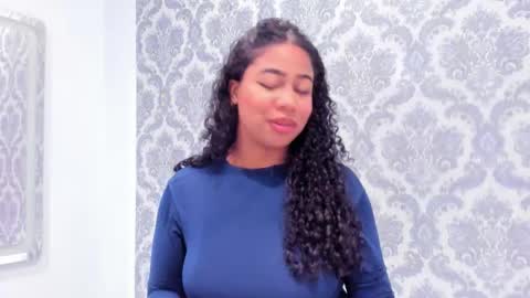 sofiifox online show from December 3, 8:09 pm