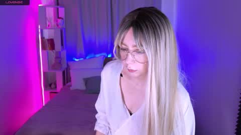 Snapshot of sofiisun chatting on October 19, 5:34 am Sofia online show from October 19, 5:34 am