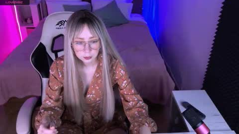 Snapshot of sofiisun chatting on October 10, 7:25 am Sofia online show from October 10, 7:25 am