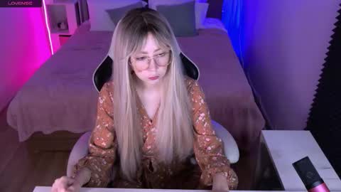 Snapshot of sofiisun chatting on October 13, 4:14 am Sofia online show from October 13, 4:14 am