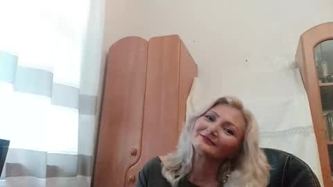 Snapshot of sofishine11 chatting on October 6, 6:31 am Sofi online show from October 6, 6:31 am