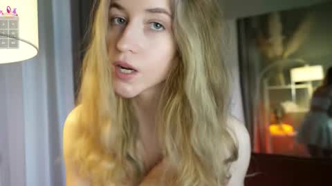 softdreamer_ online show from November 4, 10:49 am