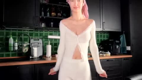 Bella online show from February 12, 4:38 am