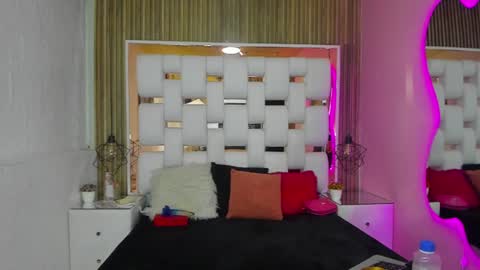 Snapshot of solevanss chatting on March 1, 10:53 pm Sol Evans online show from March 1, 10:53 pm