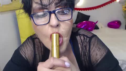 Snapshot of sondrariddle chatting on February 22, 10:42 pm sondrariddle online show from February 22, 10:42 pm
