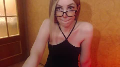 Snapshot of sonia209944 chatting on September 26, 7:55 pm sonia209944 online show from September 26, 7:55 pm