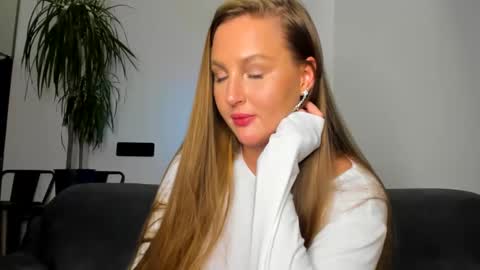 Snapshot of sonyatightt chatting on January 16, 2:41 am Sonya online show from January 16, 2:41 am