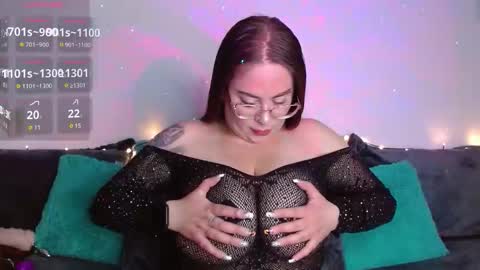 soofy online show from November 12, 3:42 am